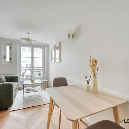 Appartamento Charming 2-bedroom With Living 47 M 9e