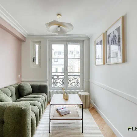 Appartamento Charming 2-bedroom With Living 47 M 9e Parigi